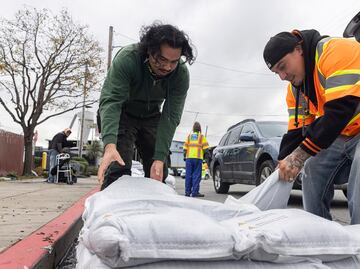 Alerta en California por "ciclón bomba" que amenaza con inundaciones y deslaves
