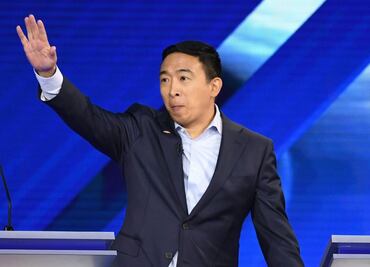 Andrew Yang se retira de la carrera demócrata para las elecciones en EU