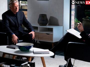 Alec Baldwin rompe en llanto y dice: “No jalé el gatillo”