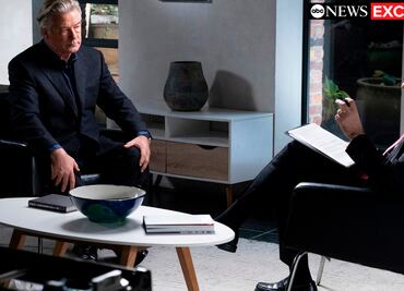 Alec Baldwin rompe en llanto y dice: “No jalé el gatillo”