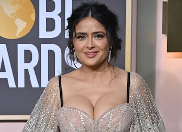 Salma Hayek se une a la tendencia de vestido de cuero y deslumbra en redes