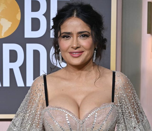Salma Hayek se une a la tendencia de vestido de cuero y deslumbra en redes