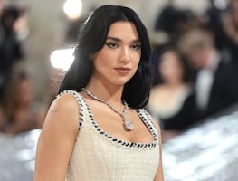 Dua Lipa y los diminutos bikinis primaverales que modeló en Instagram