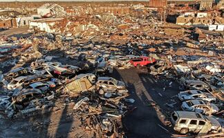 Aumenta a 88 el número de muertos por tornados en Estados Unidos