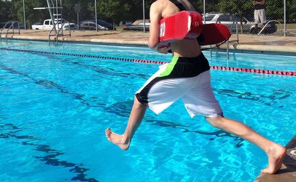 Buscan salvavidas para trabajar en Disneyland; pagan 17.85 dólares por hora