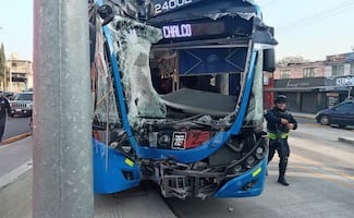 Accidente de trolebús en Chalco: impacto contra poste deja 20 heridos; 2 siguen hospitalizados. VIDEOS