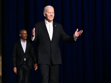 ¿Qué le pasa a Joe Biden? Otra vez se queda "congelado", ahora en evento con Obama. VIDEO