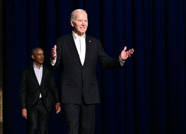 ¿Qué le pasa a Joe Biden? Otra vez se queda "congelado", ahora en evento con Obama. VIDEO