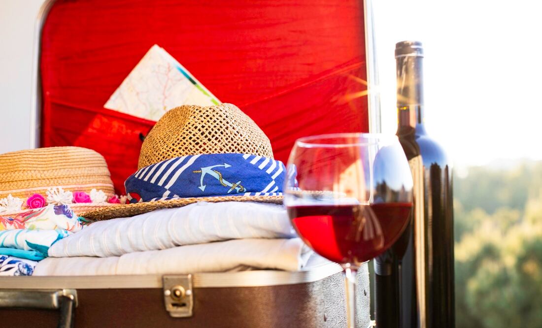 Alcohol en el avión. iStock/ Gulcin Ragiboglu