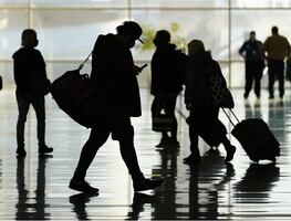 Covid golpea a aerolíneas en México; cancelan vuelos por personal contagiado