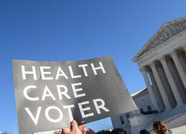 Corte Suprema rechaza invalidar emblemática ley “Obamacare”