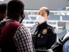 ¿Qué tanto importa la vacuna que tienes para viajar a Estados Unidos?