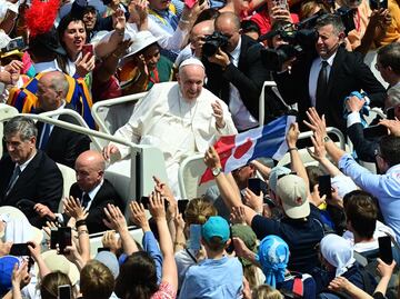 Papa Francisco pide un “poco de tequila” para el dolor de rodilla (VIDEO)