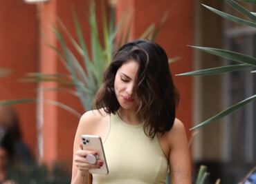 Eiza González presume 'abs' con crop top en Los Ángeles