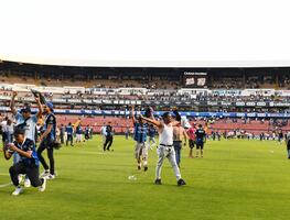 Querétaro vs Atlas. Querétaro jugará un año a puerta cerrada; veto a la “barra” de los Gallos