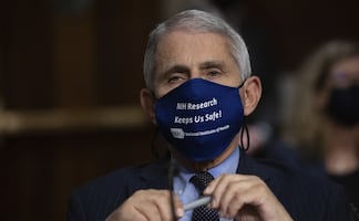 Fauci insiste a China sobre origen del coronavirus; pide reportes