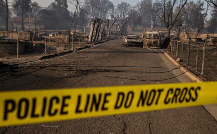 Mueren dos personas al arrasar incendio forestal una comunidad en California