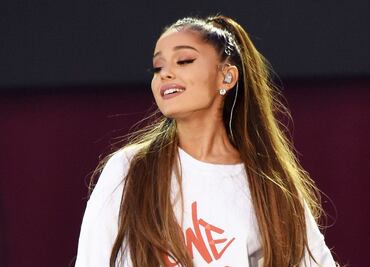 Ariana Grande luce irreconocible en foto que comparte por su cumpleaños número 30