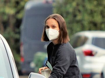 Natalie Portman delinea su silueta con leggings en Los Ángeles