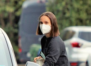 Natalie Portman delinea su silueta con leggings en Los Ángeles