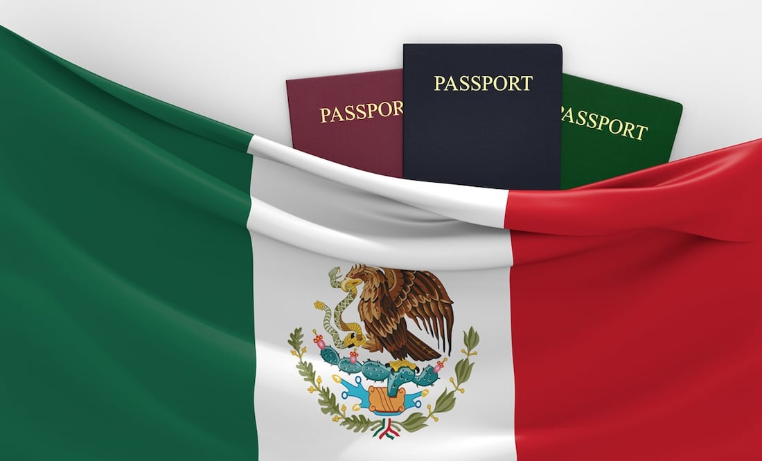 Pasaporte mexicano: iStock/ Kagenmi