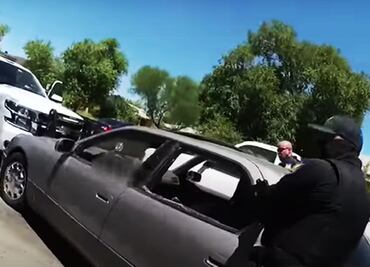 Policía dispara y mata a hombre dentro de su automóvil en Arizona