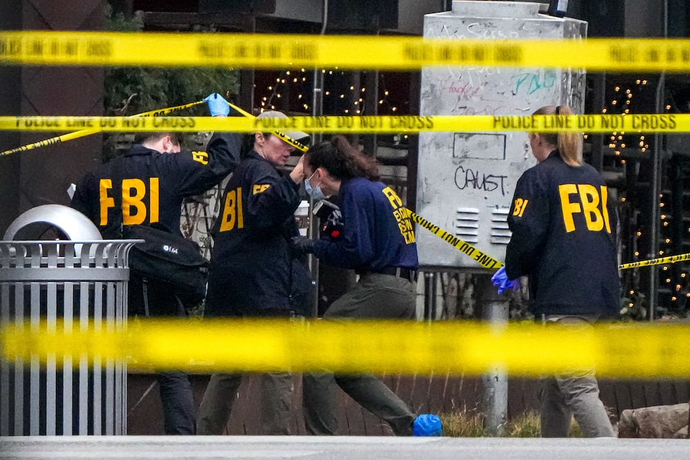 Tiroteo en Austin: atacante tenía "sentimientos a favor" con Irán, investiga el FBI. (Aaron E. Martinez/Austin American-Statesman via AP)