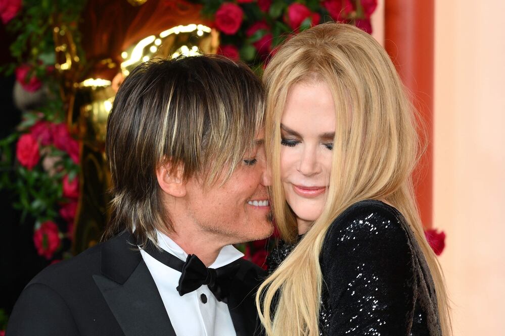 Nicole Kidman y Keith Urban se separan tras 19 años: rumores de crisis familiar y tensiones salen a la luz. (Photo by ANGELA WEISS / AFP)