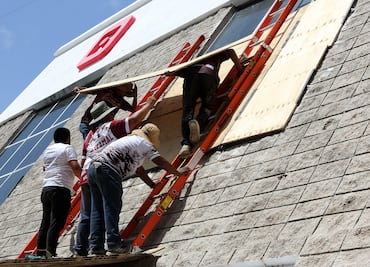Quintana Roo se prepara para el impacto del huracán Beryl; alistan refugios y evacuaciones