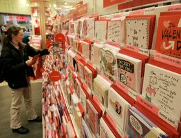 Los regalos que planean dar los estadounidenses para San Valentín 2022