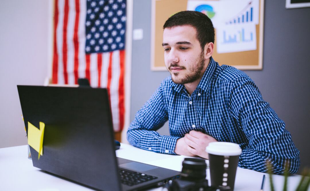 Así puedes trabajar en el Consulado de Estados Unidos en Guadalajara y recibir $285,374; solo piden prepa. Foto: iStock/Kosamtu