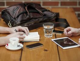 Ofrecen $2,400 dólares por 'desconectarte' 24 horas de la tecnología