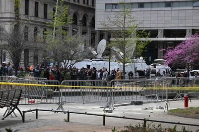 Un hombre se prende fuego a las afueras del tribunal que juzga a Donald Trump