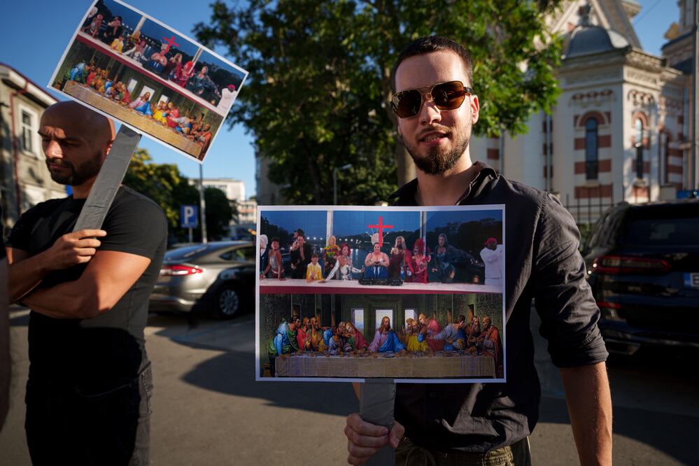 Director artístico de Juegos Olímpicos niega burla a la "Última Cena" (AP Photo/Andreea Alexandru)