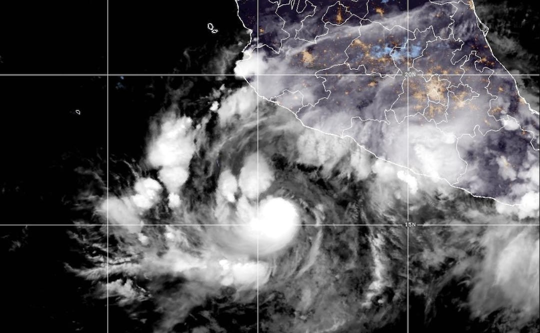 Huracán Simón sube a categoría 2 y amenaza con fuertes lluvias a Puerto Vallarta: trayectoria y estados afectados. Fotos: Oficina Nacional de Administración Oceánica y Atmosférica de Estados Unidos vía AP
