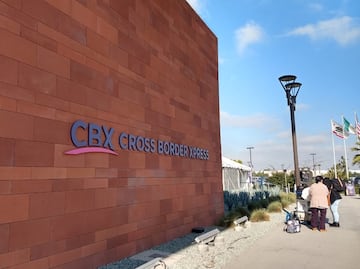 ¿Menores de edad pueden pasar solos por el Cross Border Xpress?