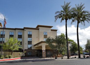 Gobierno de Donald Trump detiene a niños migrantes en hoteles