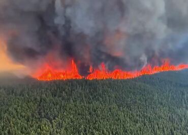 Canadá evacúa a miles en el oeste por la amenaza de los incendios forestales