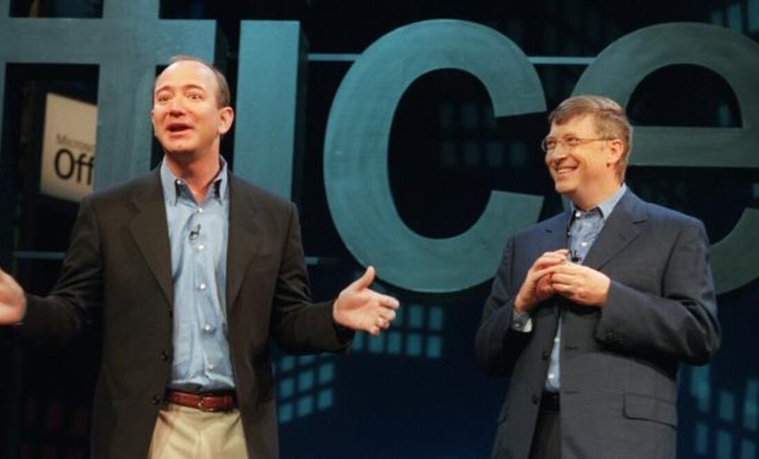 Jeff Bezos y Bill Gates en 2001. Foto: AP