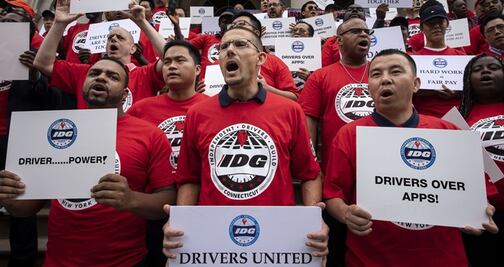 California aprueba una ley que fuerza a Uber a contratar a sus conductores