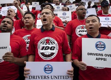 California aprueba una ley que fuerza a Uber a contratar a sus conductores