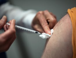 ¿Cuánto tiempo tardan en actuar las vacunas contra Covid-19?