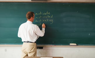 ¿Cómo afectará la nueva tarifa de 100,000  dólares de la visa H-1B a maestros y médicos en zonas rurales de EU?