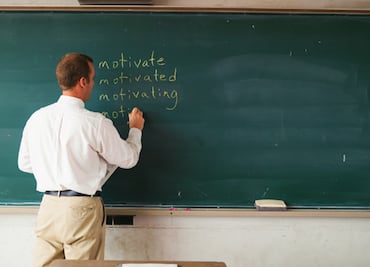 ¿Cómo afectará la nueva tarifa de 100,000  dólares de la visa H-1B a maestros y médicos en zonas rurales de EU?