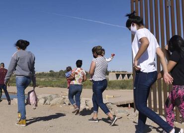 Más de un millón de migrantes entraron a EU en era Biden: NYT