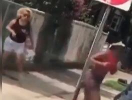 Acusan a mujer por crimen de odio e insultos raciales en NY