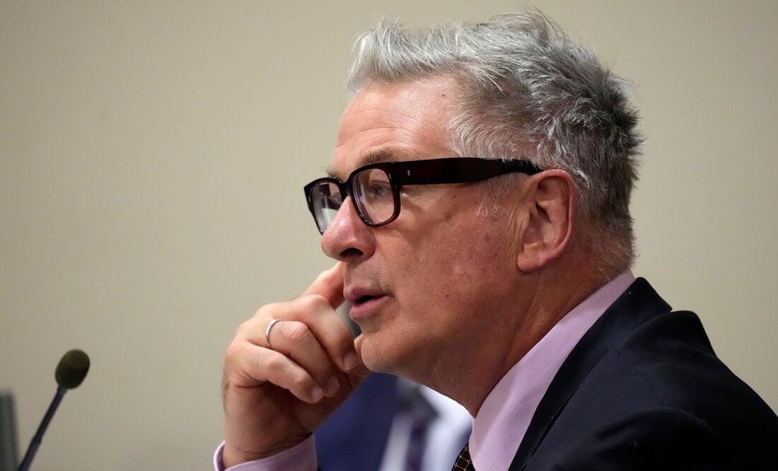 Fiscalía acusa a Alec Baldwin de “imprudente” y de violar "reglas fundamentales" del set. Foto: AP