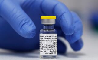 Expertos de EU recomiendan la vacuna Novavax contra el covid-19 