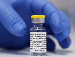 Expertos de EU recomiendan la vacuna Novavax contra el covid-19