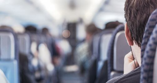 10 consejos para 'sobrevivir' a un vuelo de avión largo 